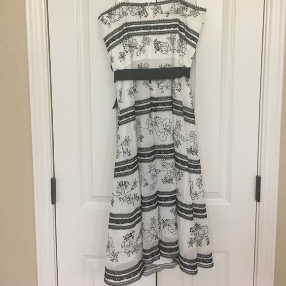 BCBGMAXAZRIA Lace Strapless Cocktail Dress Size 2 - Picture 2 of 3
